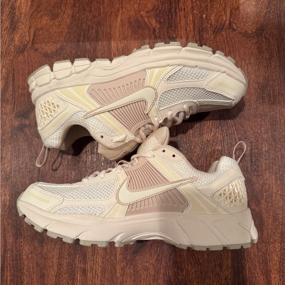 Nike Vomero 5 Pale Ivory - Picture 3 of 8
